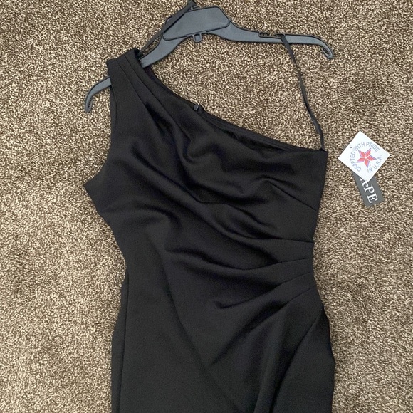 XSCAPE Women's Ruffled One-Shoulder Scuba Gown - Picture 4 of 5